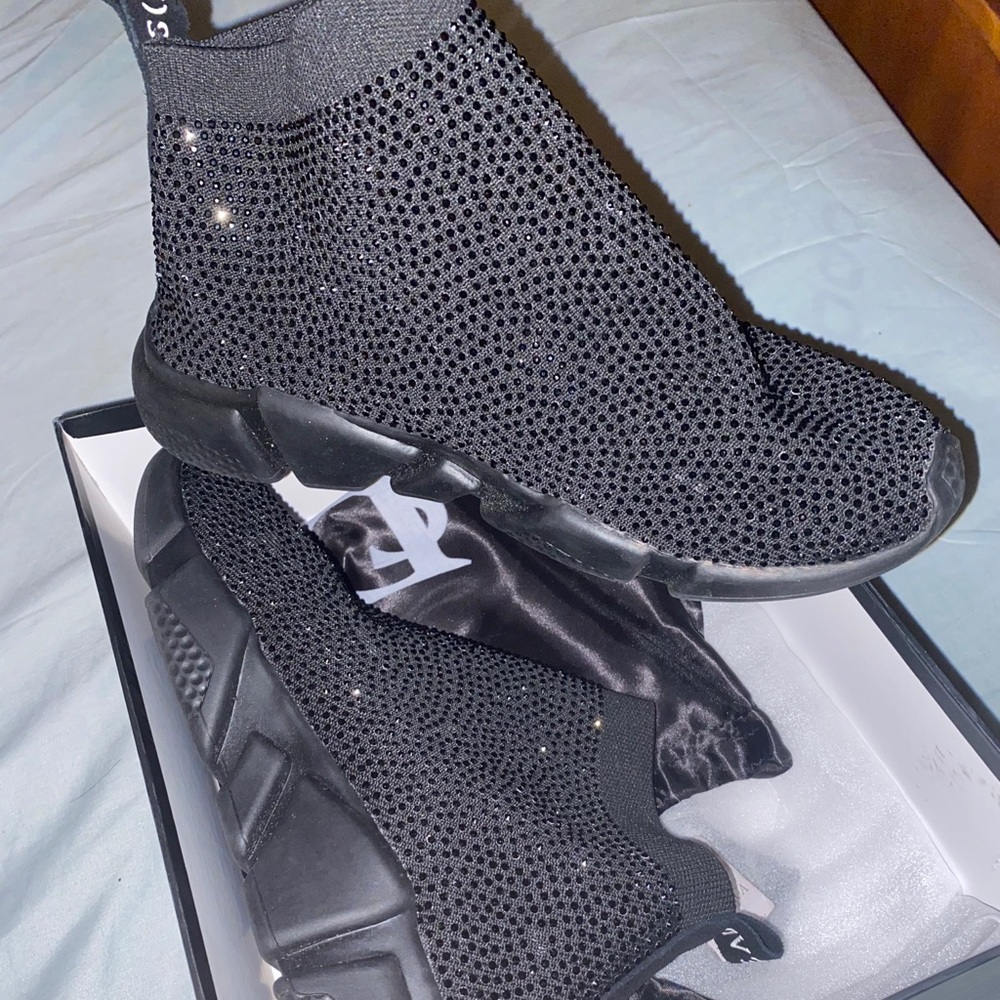All black “So Real” Sneakers